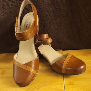 Clarks Women's Brown Two-tone Leather Shoes Size 10